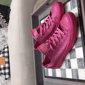 Converse All Star Chuck Taylor Low Top Fuchsia Sneakers